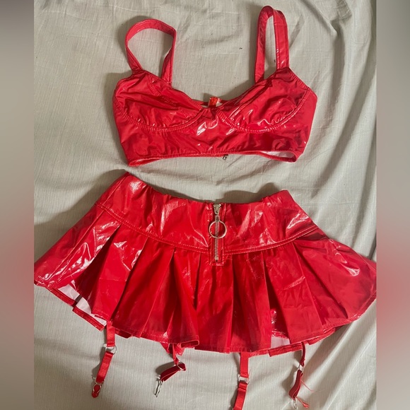 Red látex set - Picture 3 of 3